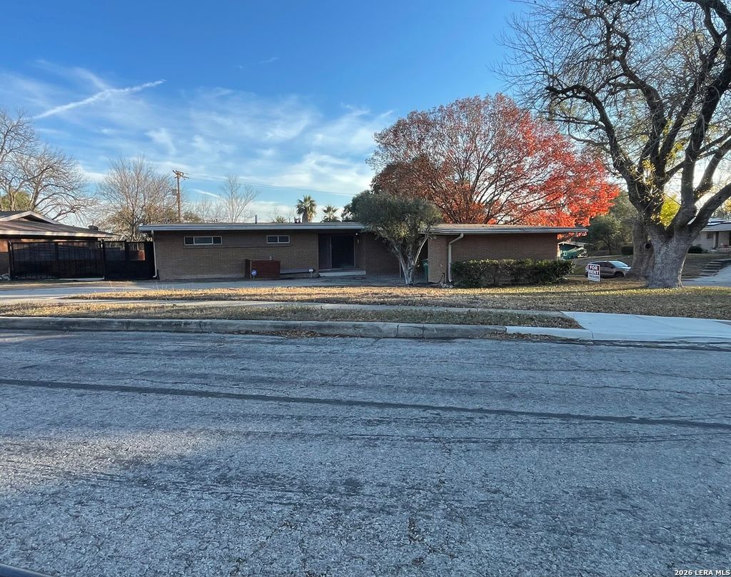 Photo of 126 Clubhill, San Antonio, TX 78228 (MLS # 1957400)