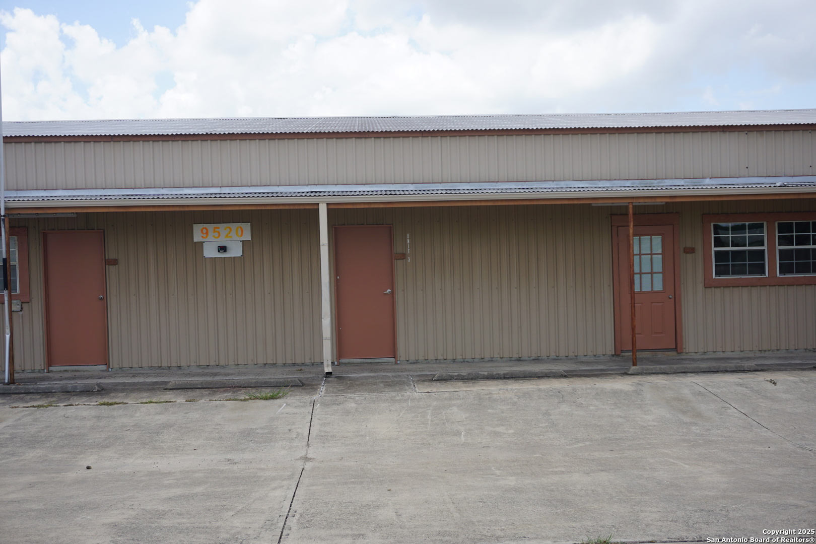 9520 US HWY 87 3