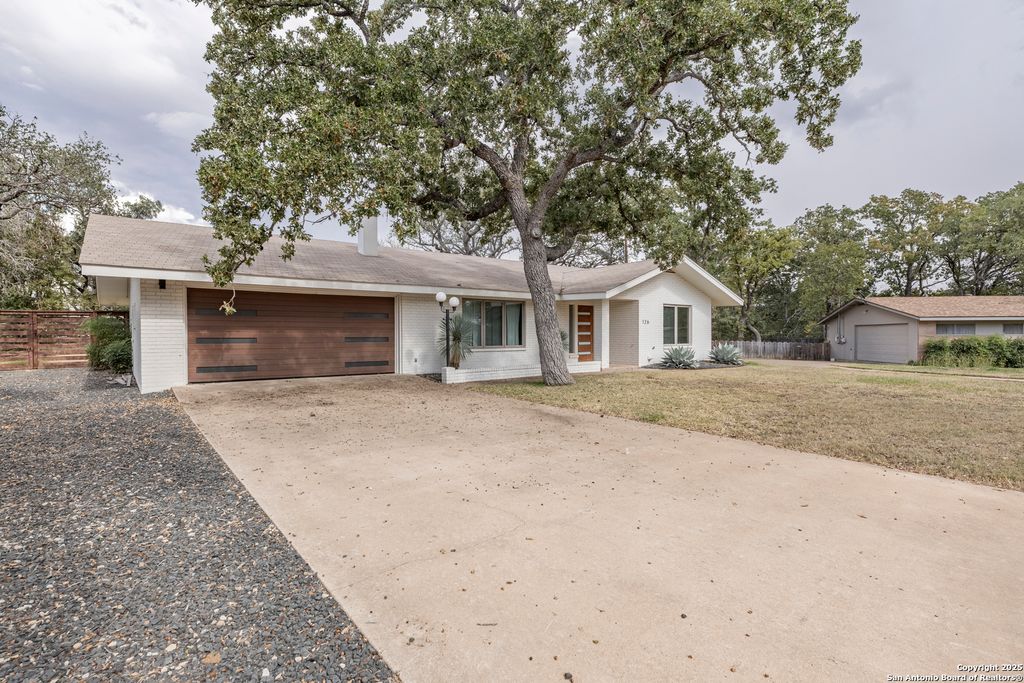Photo of 126 ridgewood, Fredericksburg, TX 78624 (MLS # 1916187)