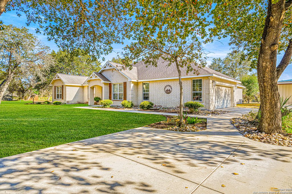 Photo of 412 Cimarron, Floresville, TX 78114 (MLS # 1920212)