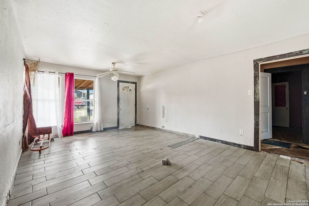 Photo of 1119 N Gevers St, San Antonio, TX 78202 (MLS # 1924214)