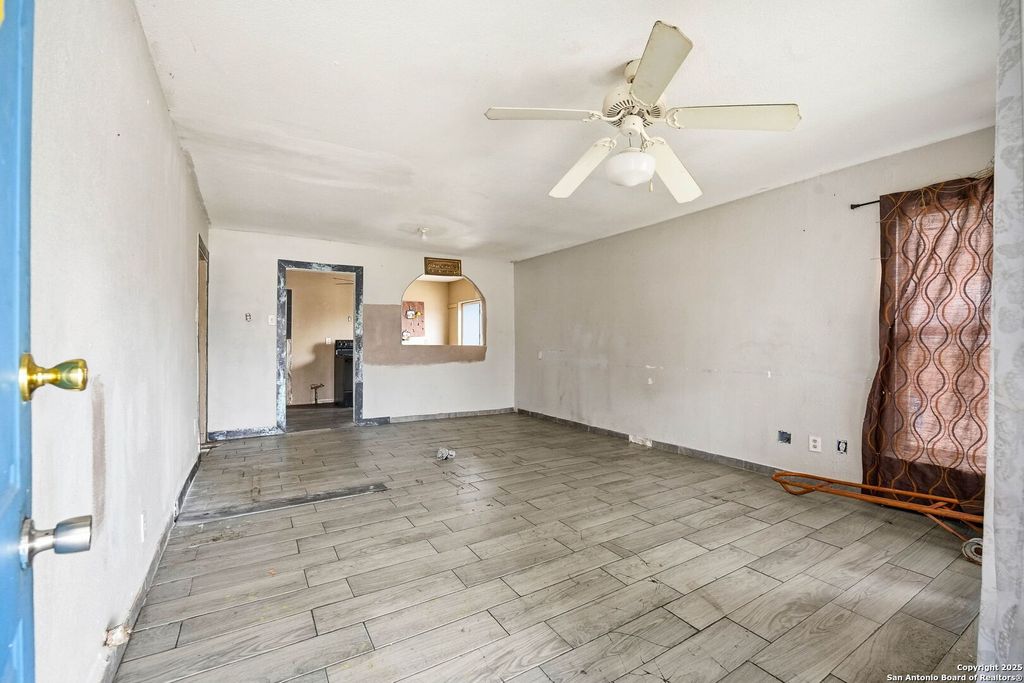 Photo of 1119 N Gevers St, San Antonio, TX 78202 (MLS # 1924214)
