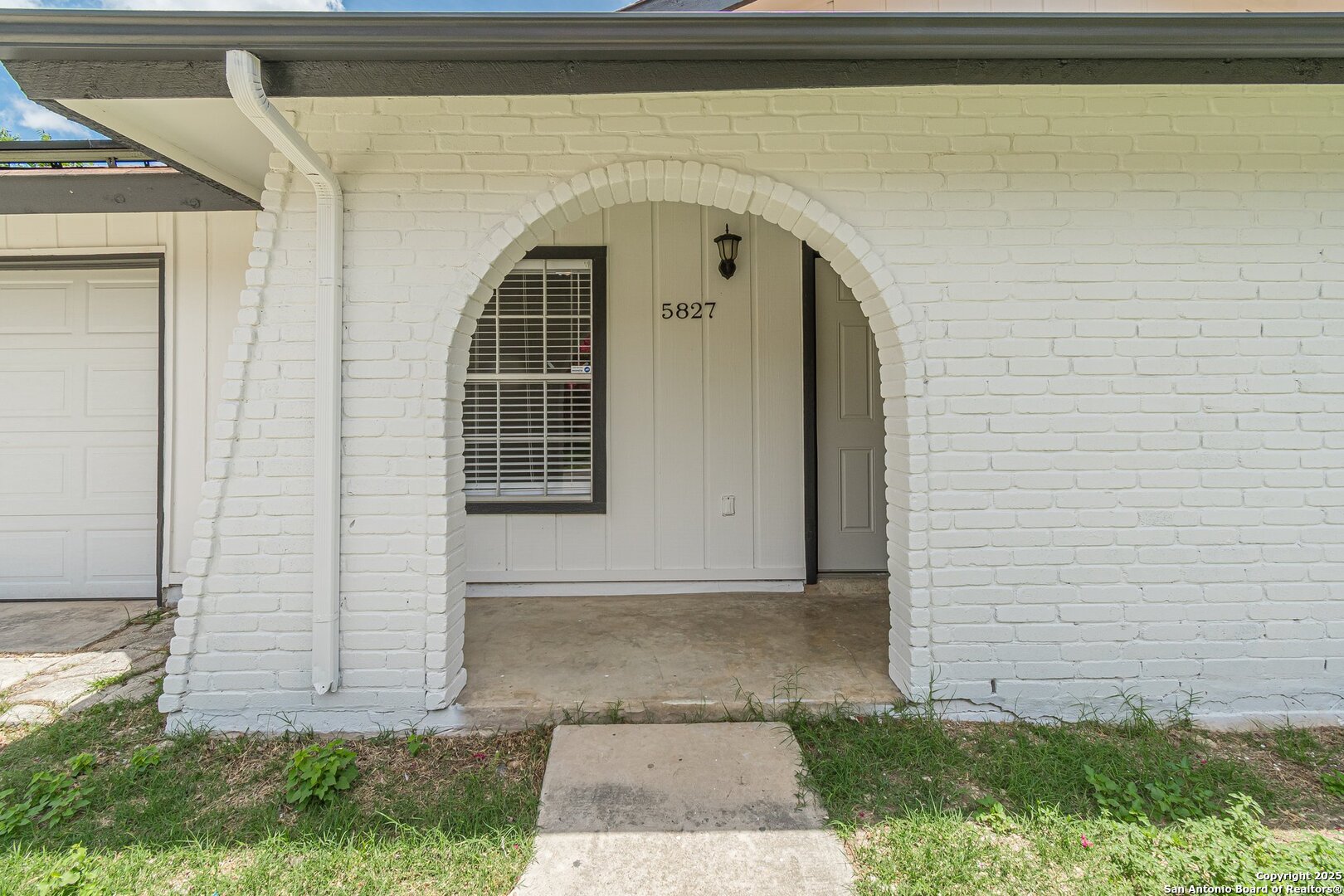 5827 Burkley Springs