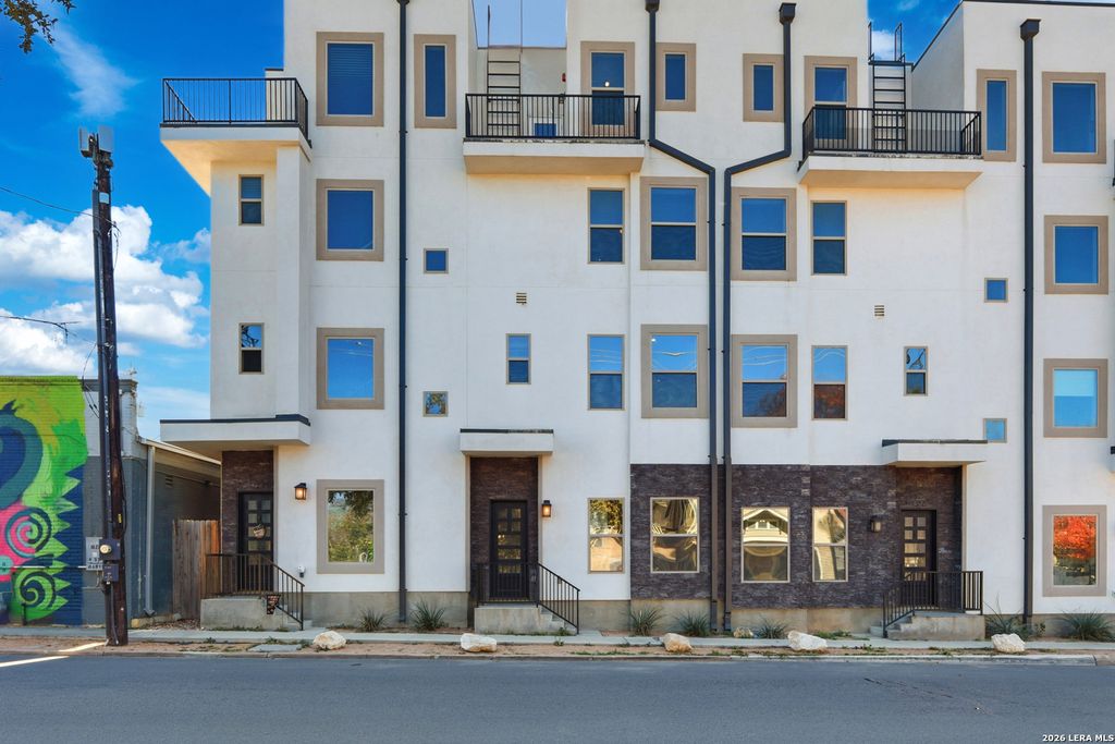 Photo of 1817 N ST MARYS ST 102 #102, San Antonio, TX 78212 (MLS # 1939925)