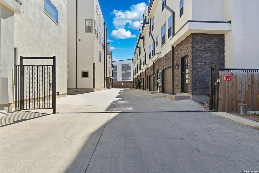 Photo of 1817 N ST MARYS ST 102 #102, San Antonio, TX 78212 (MLS # 1939925)