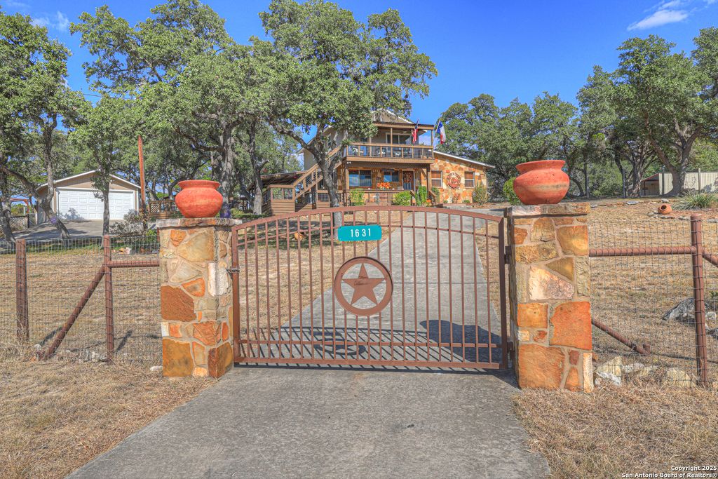 Photo of 1631 Cattail, Canyon Lake, TX 78133 (MLS # 1920500)