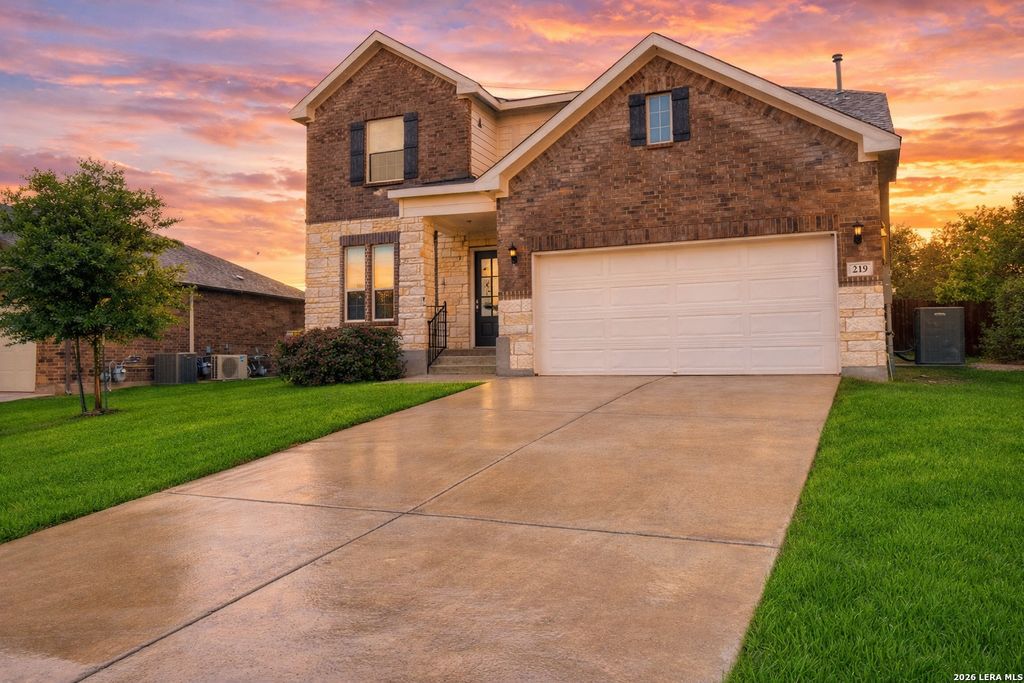 Photo of 219 Kilmarnock, Boerne, TX 78015 (MLS # 1959906)