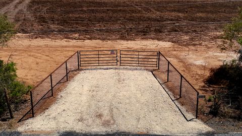 16568 NEW BERLIN RD St Hedwig TX 78152