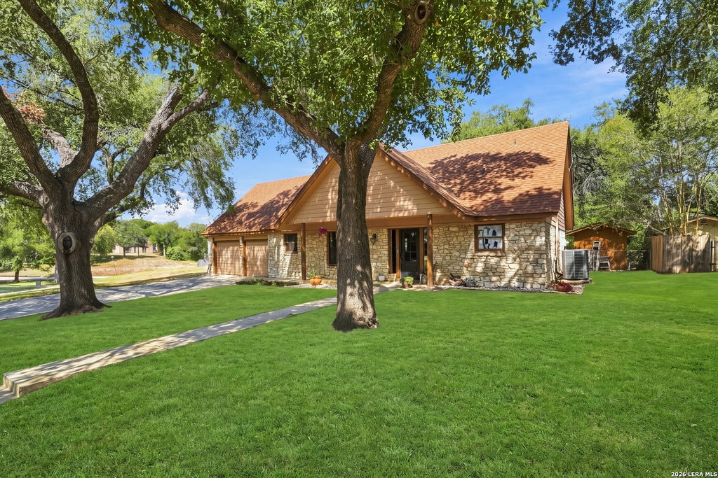 Photo of 117 W HAMPTON DR, Seguin, TX 78155 (MLS # 2012068)