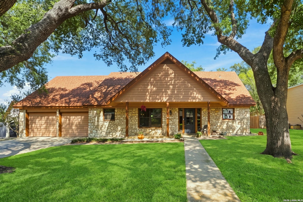 Photo of 117 W HAMPTON DR, Seguin, TX 78155 (MLS # 2012068)