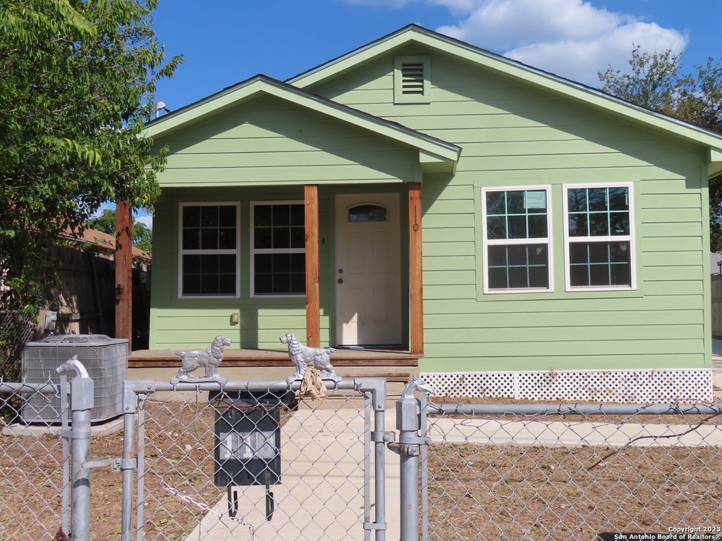 Photo of 110 ALEXANDER RD, San Antonio, TX 78201 (MLS # 2019542)