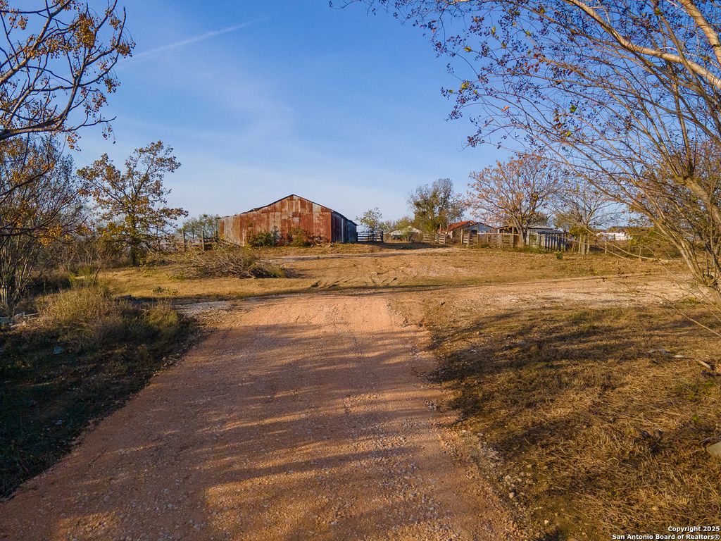Photo of 250 Spur Trl, Seguin, TX 78155 (MLS # 1930409)