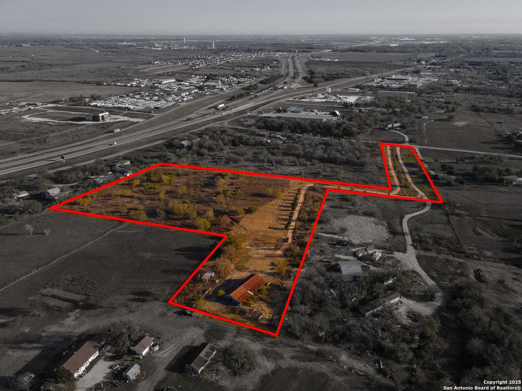 Photo of 250 Spur Trl, Seguin, TX 78155 (MLS # 1930409)