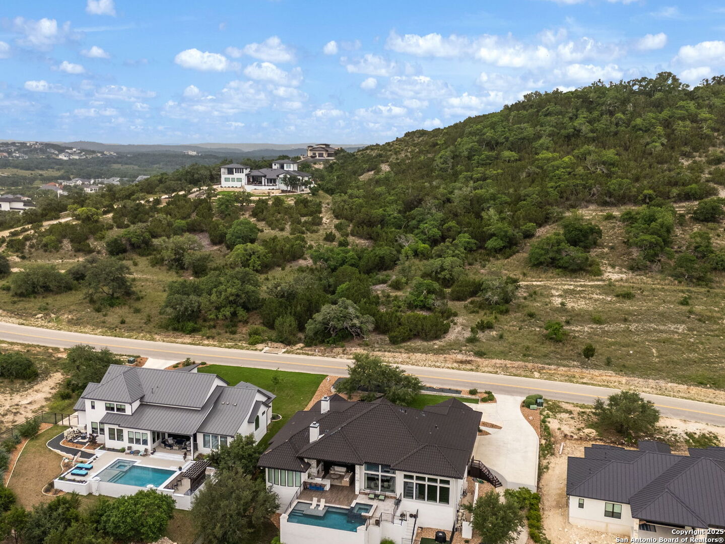 10710 Nina Ridge