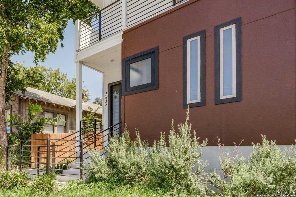 Photo of 2638 E COMMERCE ST, San Antonio, TX 78203 (MLS # 1862467)