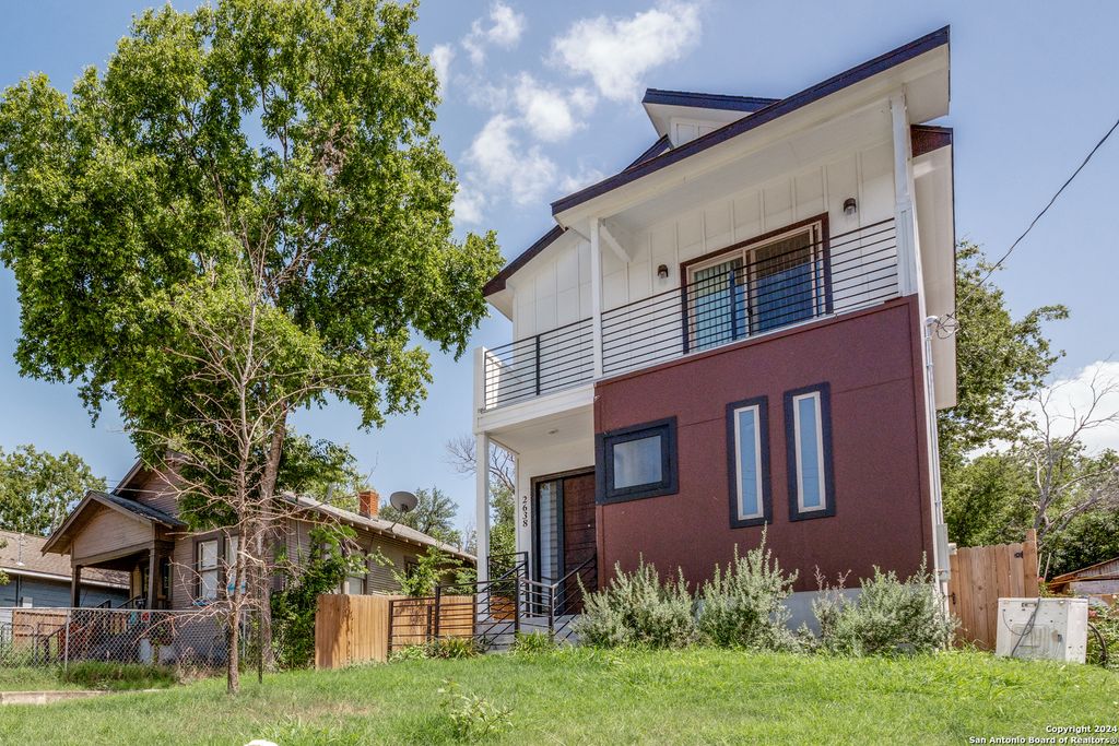 Photo of 2638 E COMMERCE ST, San Antonio, TX 78203 (MLS # 1862467)