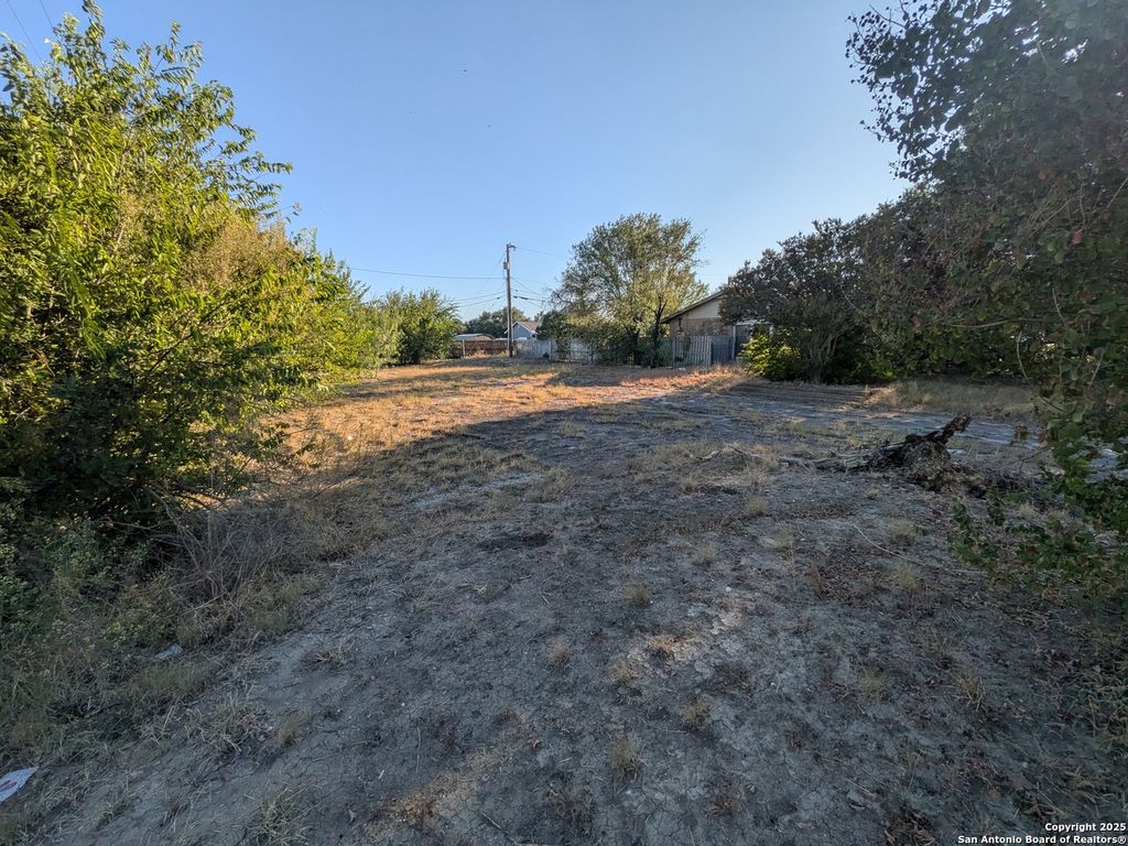 Photo of 102 Moss Valley, San Antonio, TX 78227 (MLS # 1914950)
