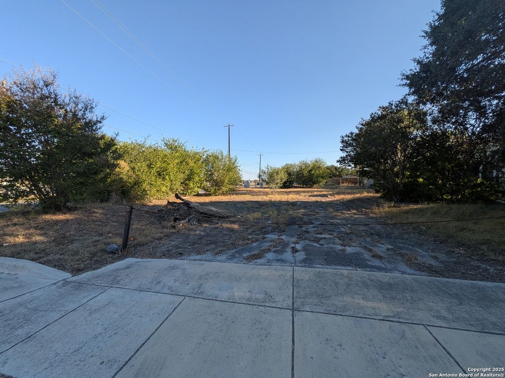 Photo of 102 Moss Valley, San Antonio, TX 78227 (MLS # 1914950)