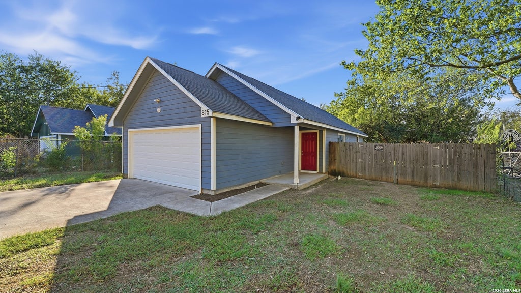 Photo of 815 Fourth, Seguin, TX 78155 (MLS # 2024552)