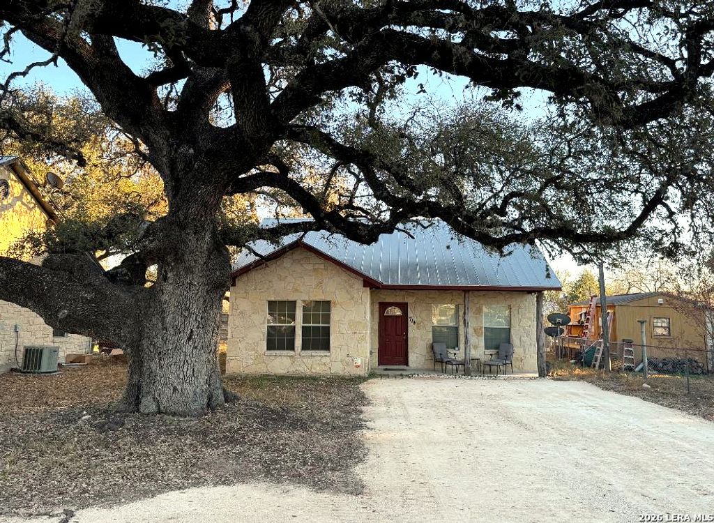 Photo of 714 Houston, Pleasanton, TX 78064 (MLS # 1939784)