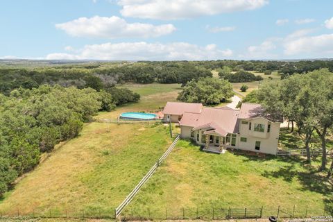 A home in Blanco