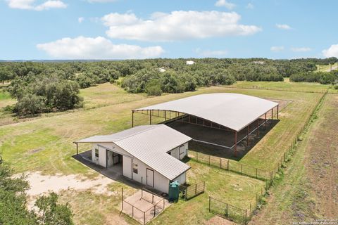 A home in Blanco