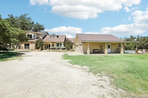 A home in Blanco