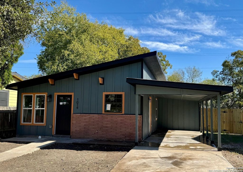 Photo of 1014 ONSLOW, San Antonio, TX 78202 (MLS # 1943528)