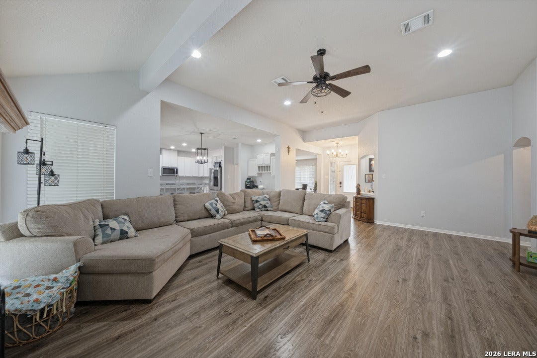 653 LAKE VALLEY DR