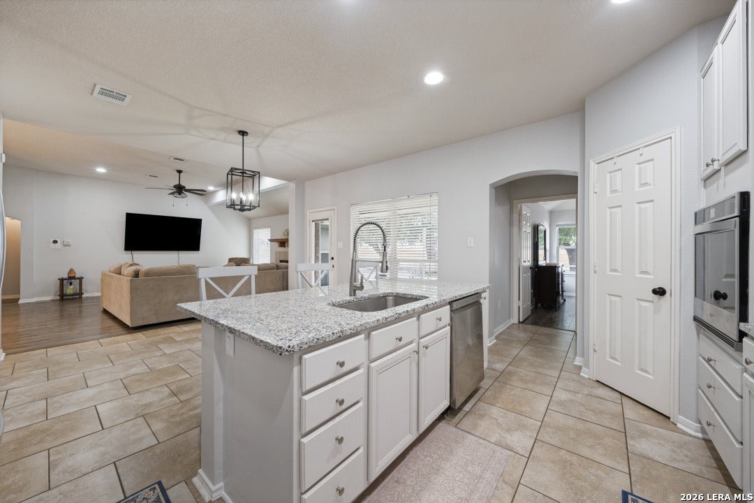 653 LAKE VALLEY DR