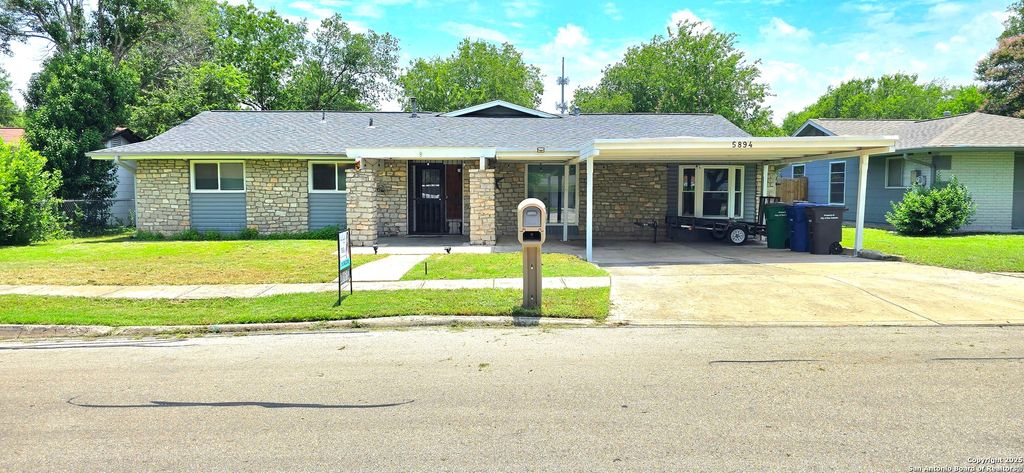 Photo of 5894 Castle Run, San Antonio, TX 78218 (MLS # 1849506)