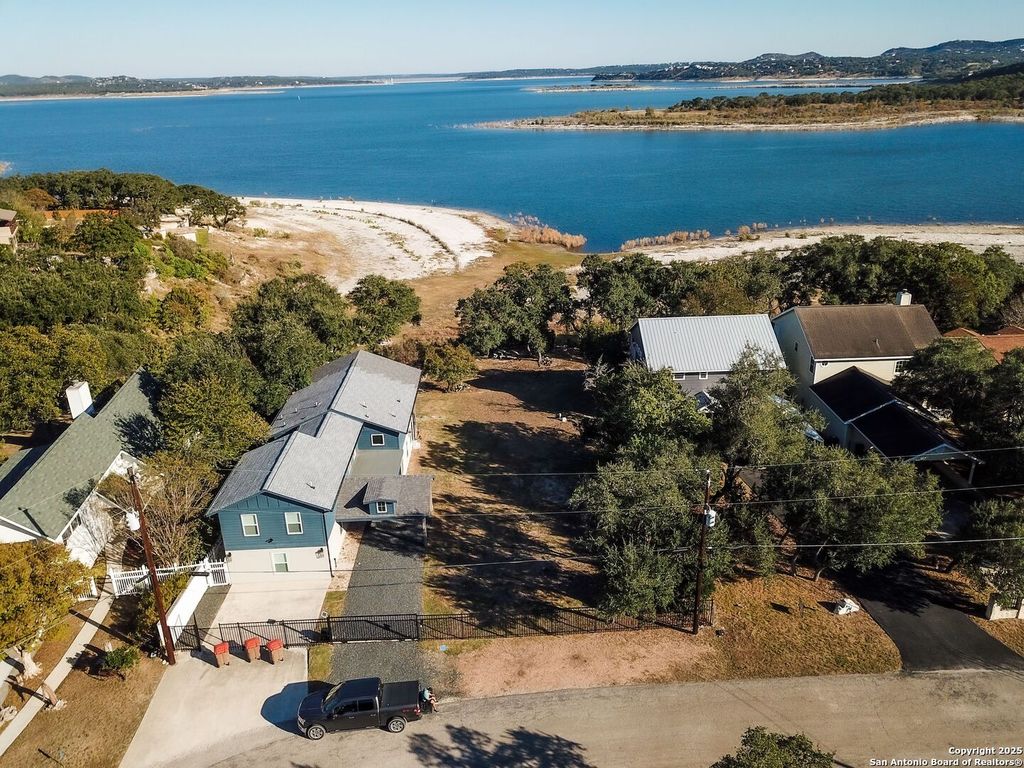 Photo of 864 Lakebreeze Dr, Canyon Lake, TX 78133 (MLS # 1922199)