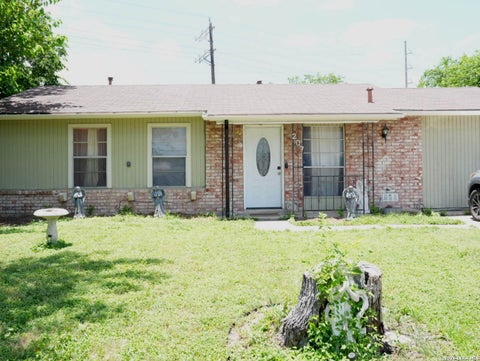 Photo of 207 Lynhaven dr, San Antonio, TX 78220 (MLS # 1993827)