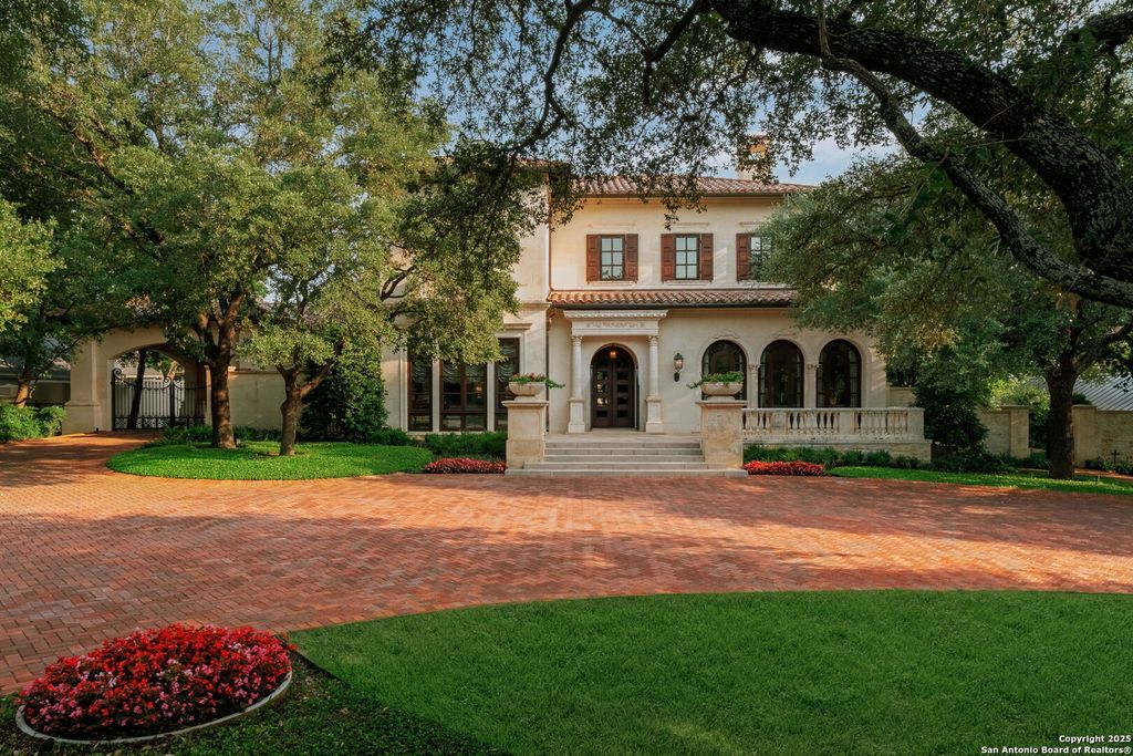 Photo of 200 GENESEO RD, Terrell Hills, TX 78209 (MLS # 1833438)