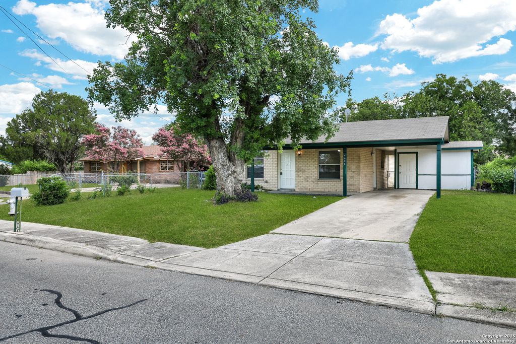 Photo of 4806 Luz Ave, San Antonio, TX 78237 (MLS # 1877518)