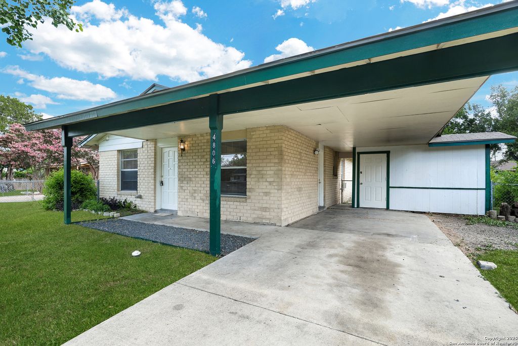 Photo of 4806 Luz Ave, San Antonio, TX 78237 (MLS # 1877518)