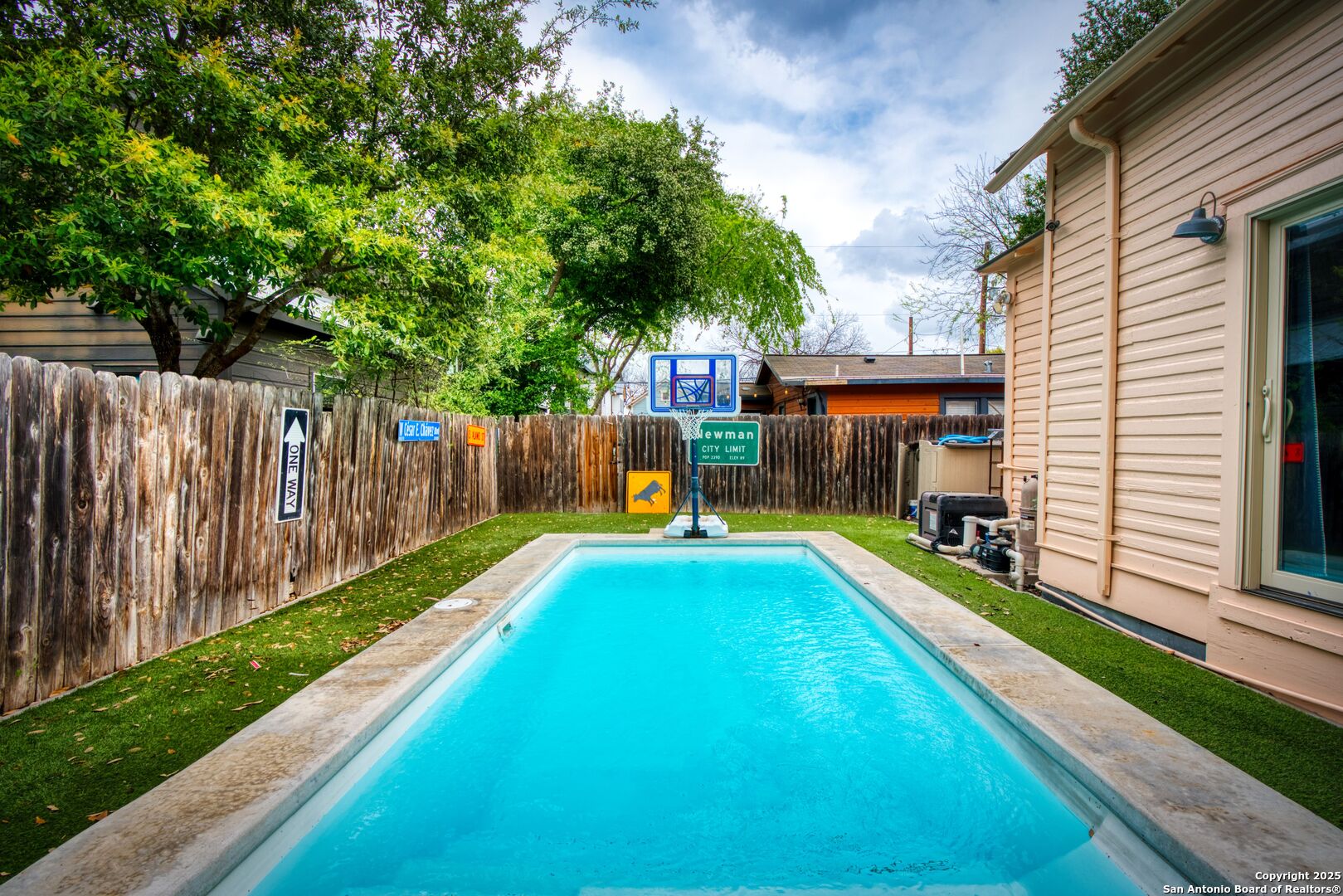 315 BARRERA ST