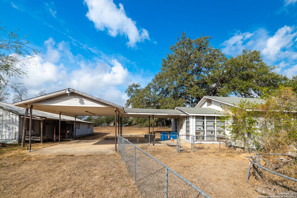 Photo of 529 Avenue E, Poteet, TX 78065 (MLS # 1959648)