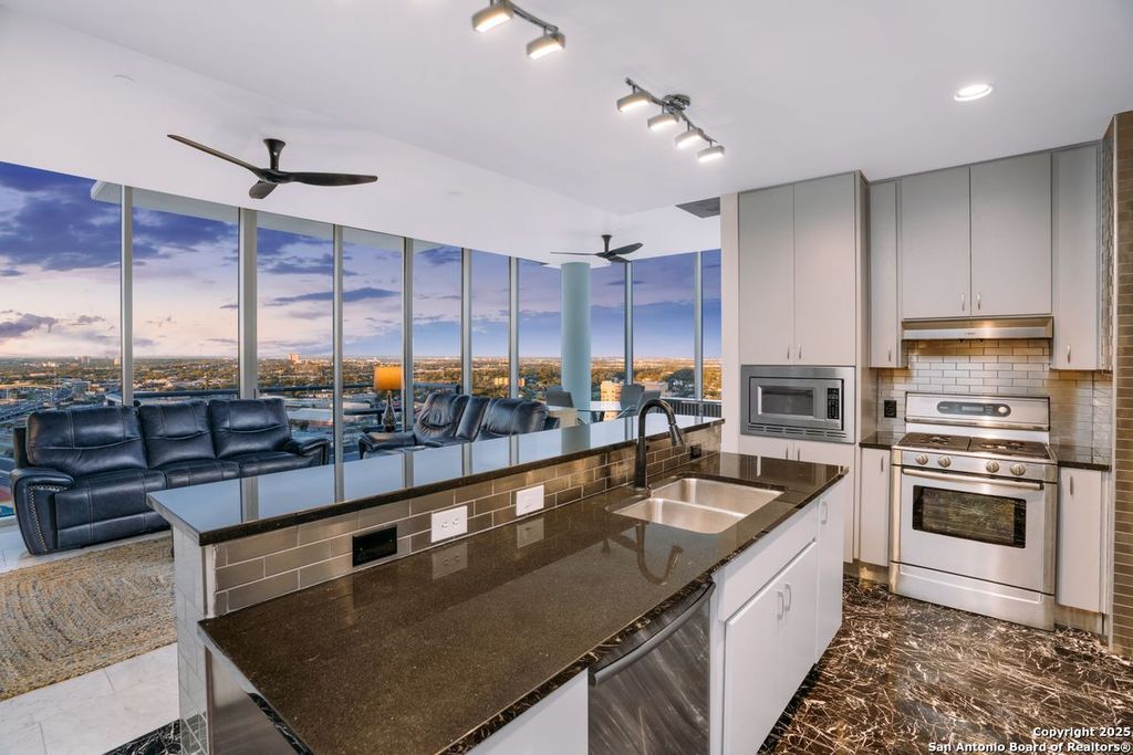 Photo of 610 E Market 2818 #2818, San Antonio, TX 78205 (MLS # 1929569)