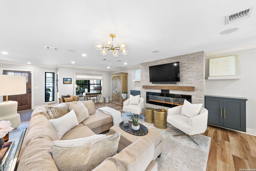 Photo of 313 JAMES ST, Boerne, TX 78006 (MLS # 1937727)