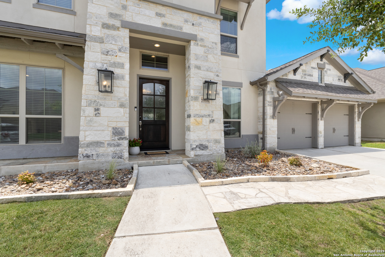 7986 Valley Crest