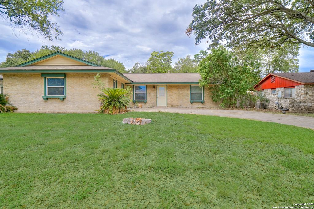 Photo of 3706 Petry Dr, Kirby, TX 78219 (MLS # 1887885)