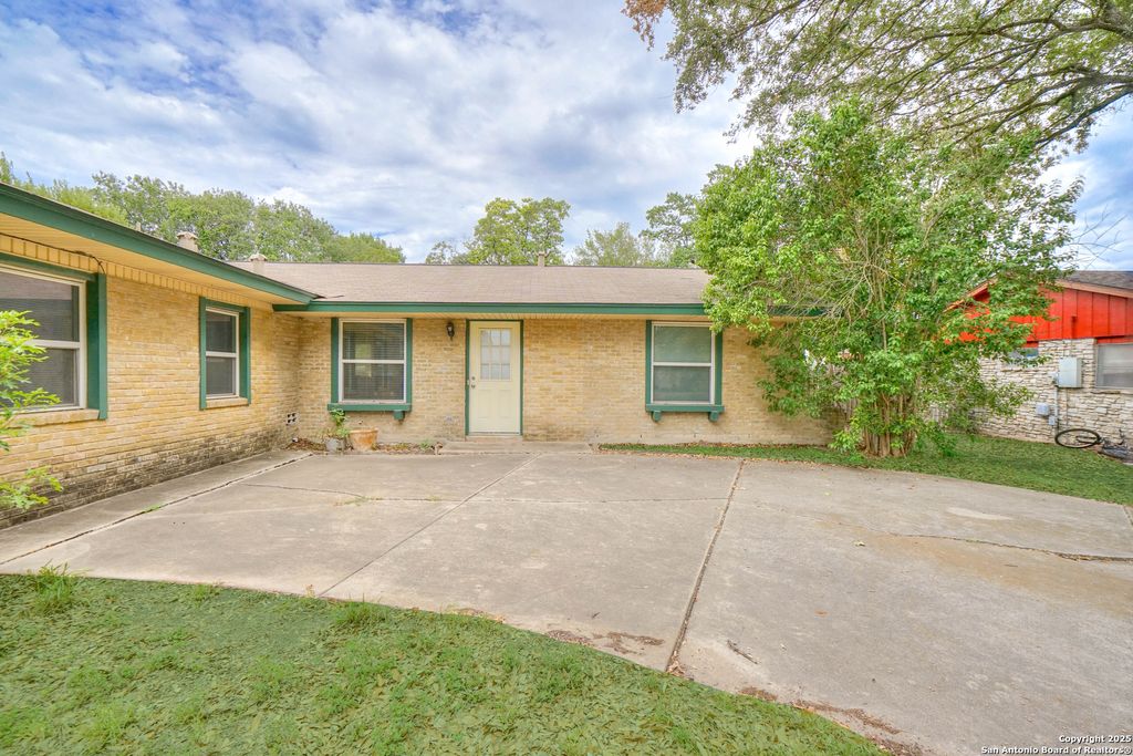 Photo of 3706 Petry Dr, Kirby, TX 78219 (MLS # 1887885)