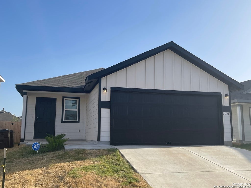 Photo of 13738 CROSSBOW RDG, San Antonio, TX 78253 (MLS # 2010021)