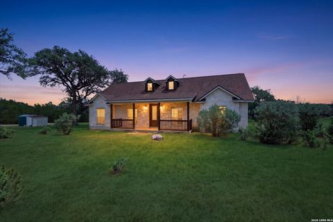 Photo of 124 Majestic Oaks Dr, Boerne, TX 78006 (MLS # 1965584)