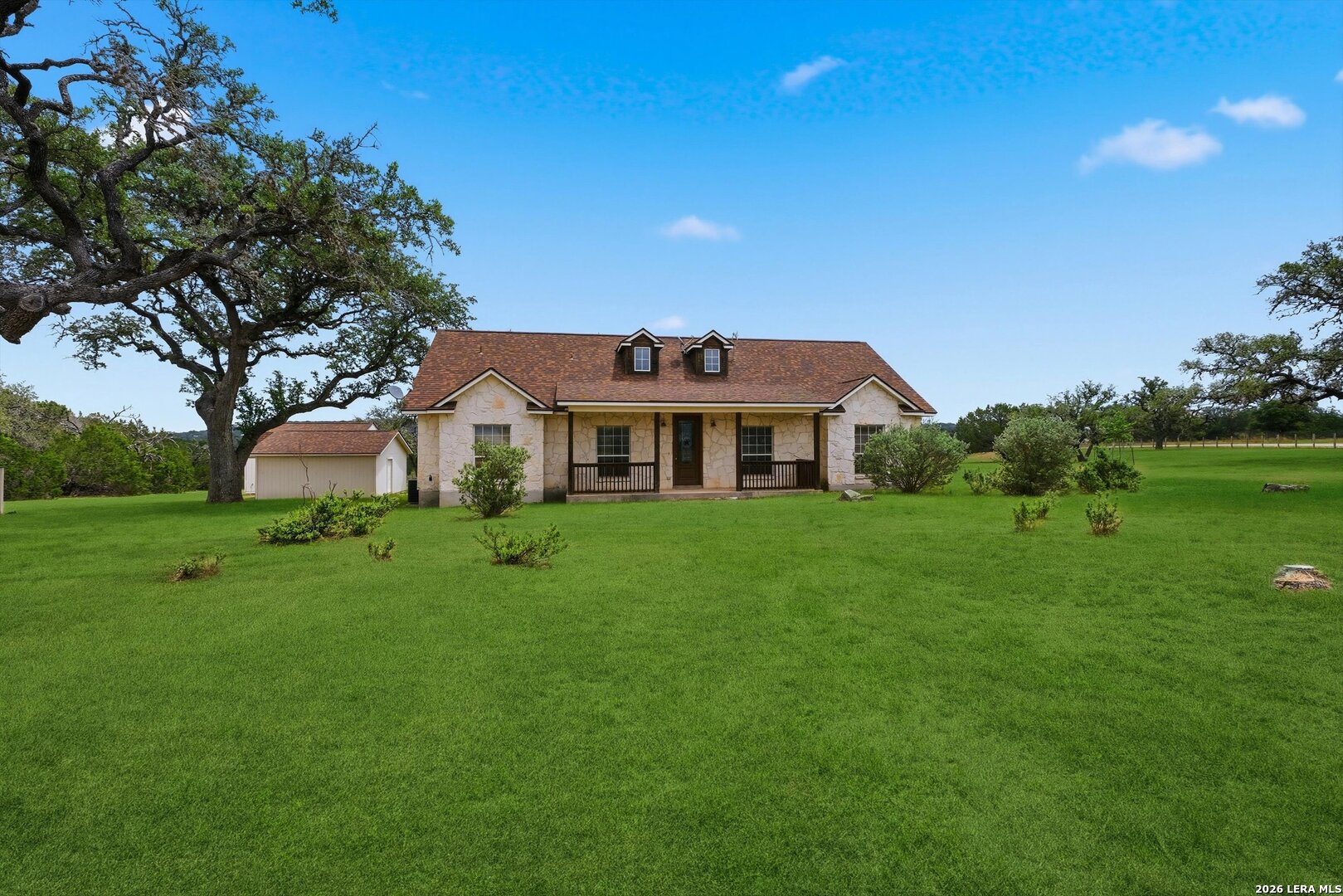 124 Majestic Oaks Dr