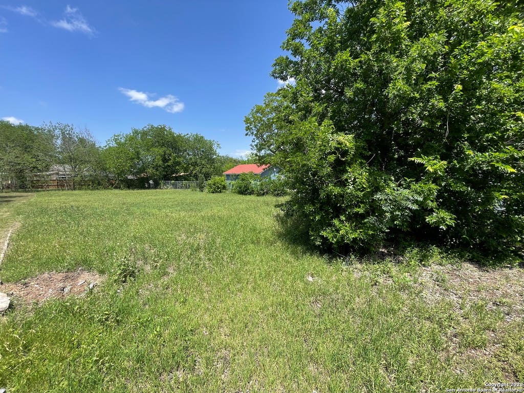 Photo of 1015 Hays St, San Antonio, TX 78202 (MLS # 1847469)