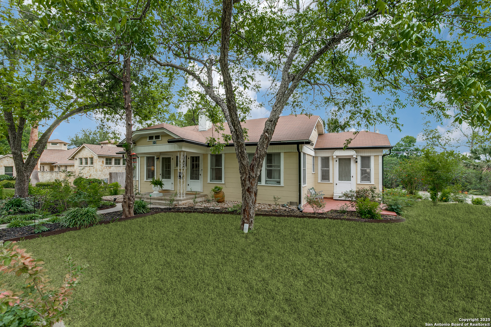 222 Redwood