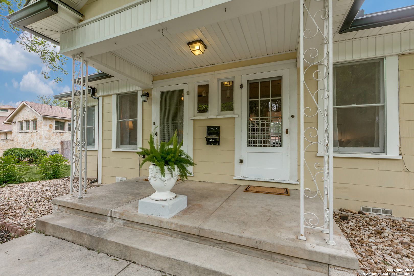 222 Redwood