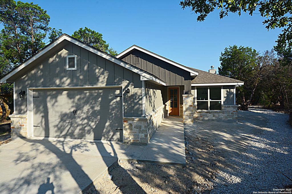 Photo of 197 Bogi, Canyon Lake, TX 78133 (MLS # 1884123)